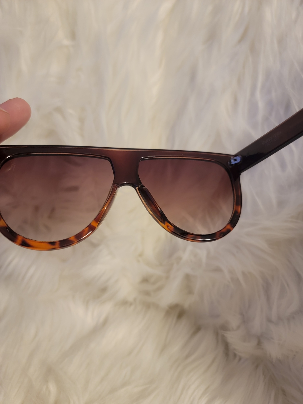 Tortoiseshell Sunglasses - Classic Brown Simply Vera - Picture 5 of 5